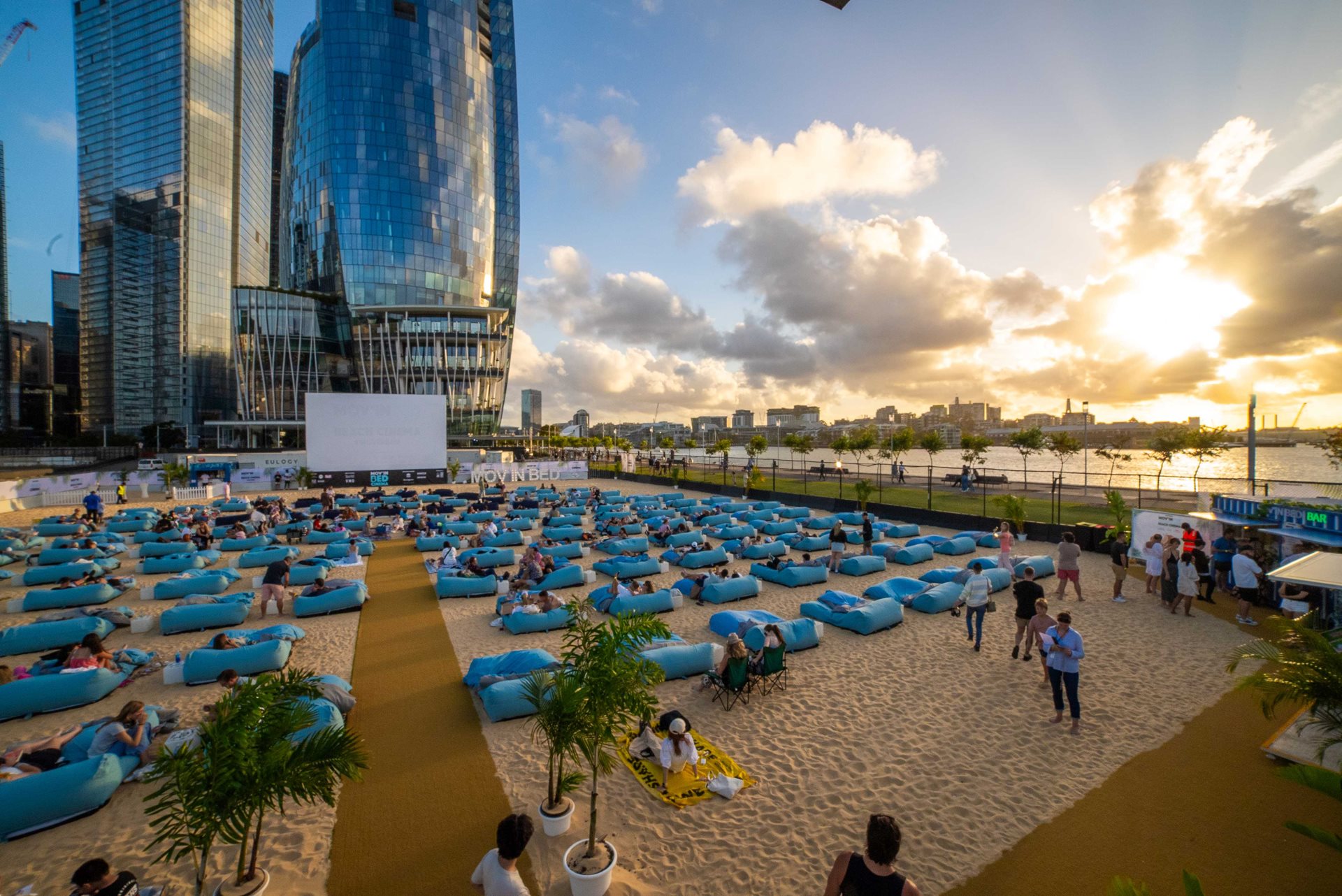 Mov'in Bed Outdoor Bed Cinema Experience