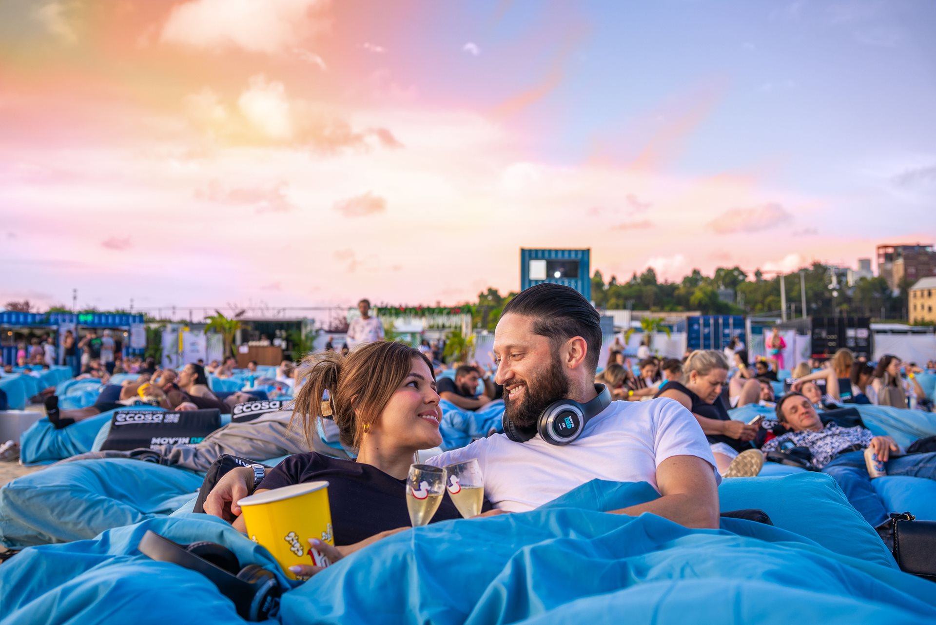 Mov'in Bed – Outdoor Bed Cinema Experience