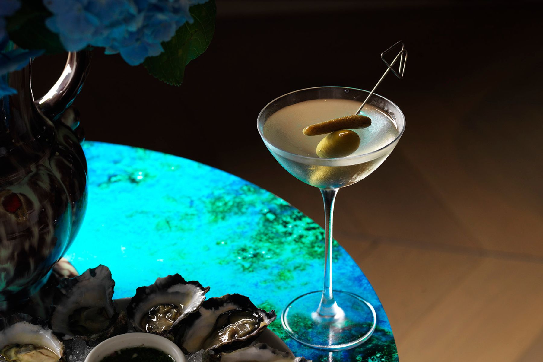 Late night happy hour at icebergs
